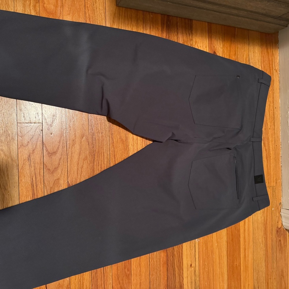 Vuori Dark meta pants size 34/30 athletic slim fit - Picture 3 of 3